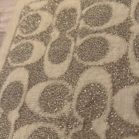 🩵Coach Cream and Tan and gold accent scarf - Picture 10 of 16